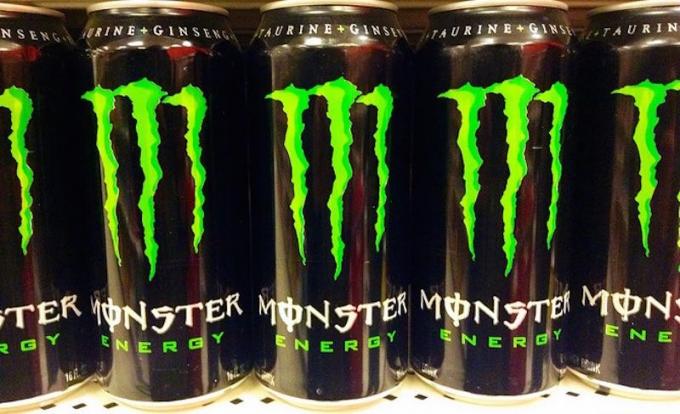 Bebida de la energía del monstruo en venta